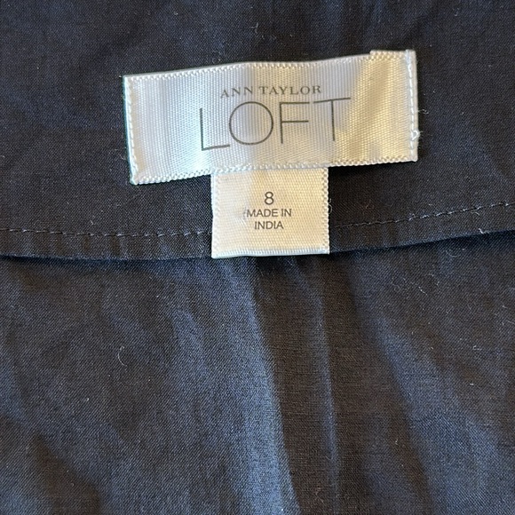 Ann Taylor Loft Black Split Neck Blouse w/Beige Embroidered Accent at Waist Sz 8 - Picture 4 of 9